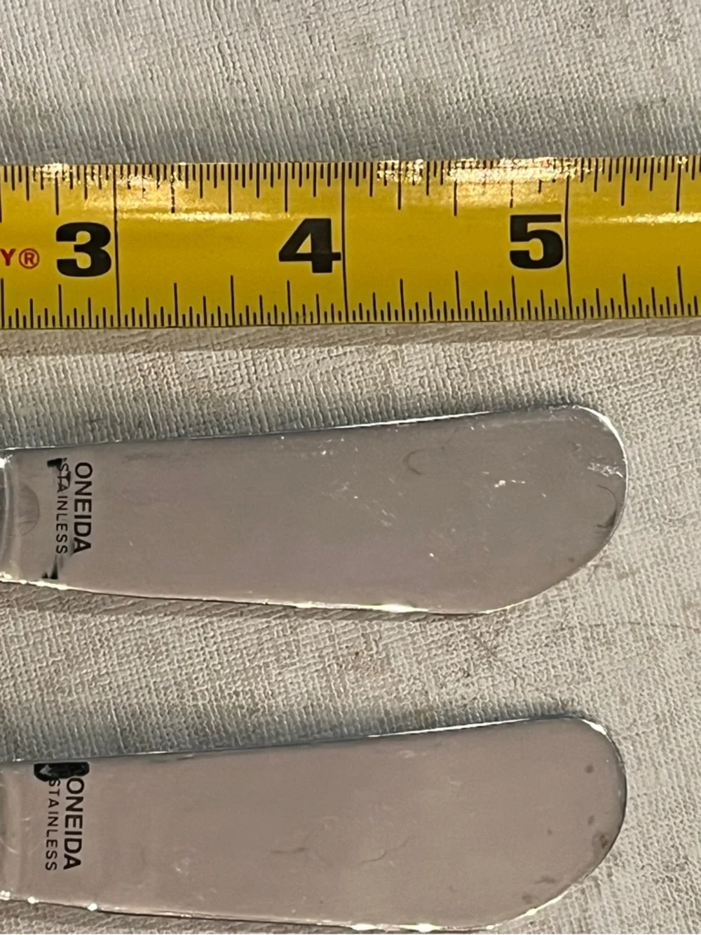 Oneida Stainless Flatware Spreaders in Polished Silver color. Set of 3. GUC!
